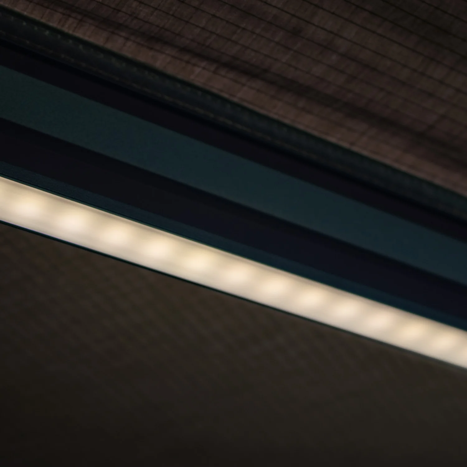 270 FREESTANDING LED AWNING L - Image 12